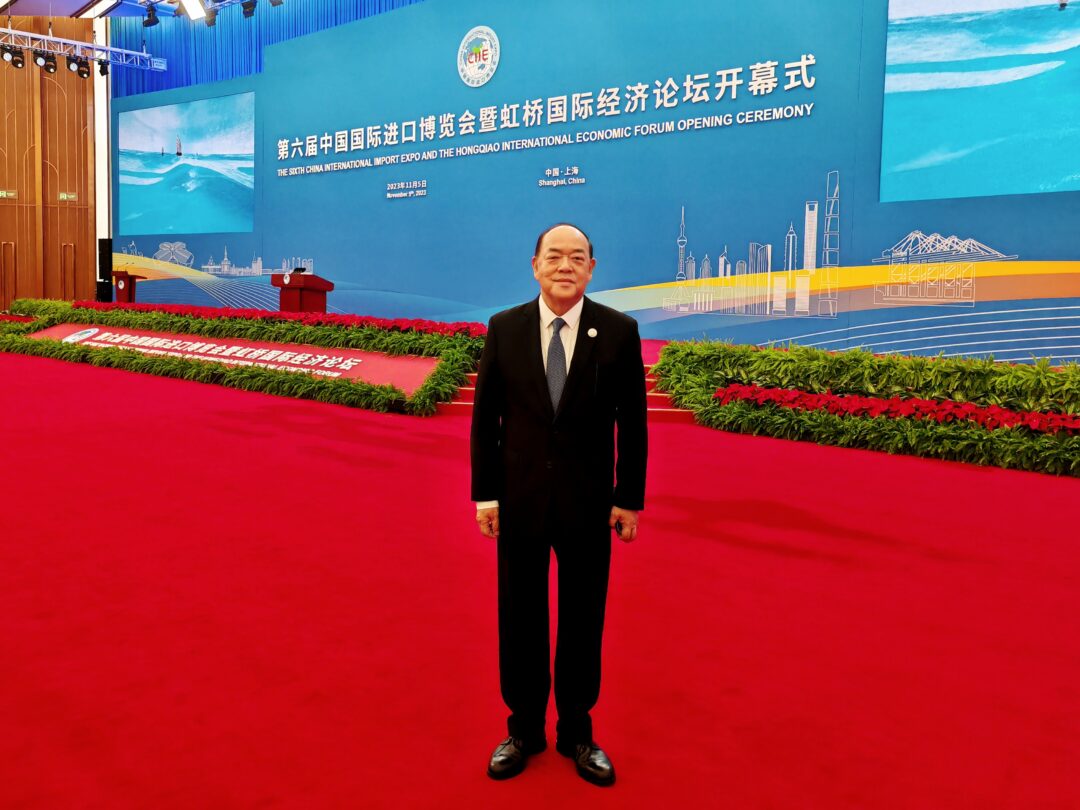 行政長官賀一誠出席在上海舉行的第六屆中國國際進口博覽會暨虹橋國際經濟論壇開幕式。