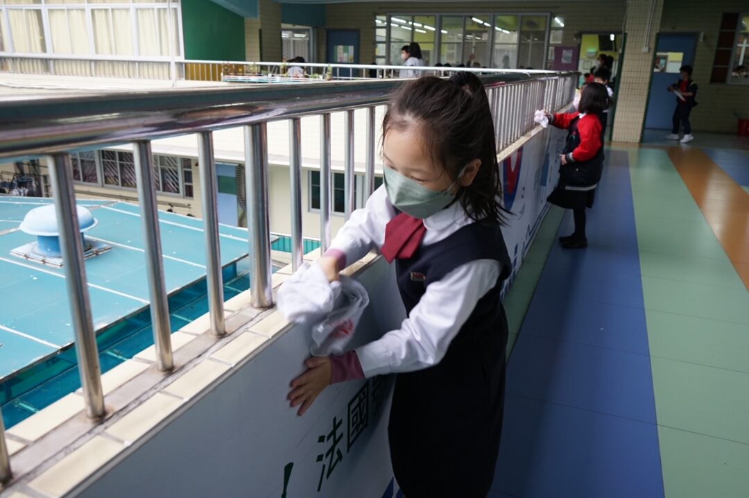 學校清潔活動從小培養注意環境衛生
