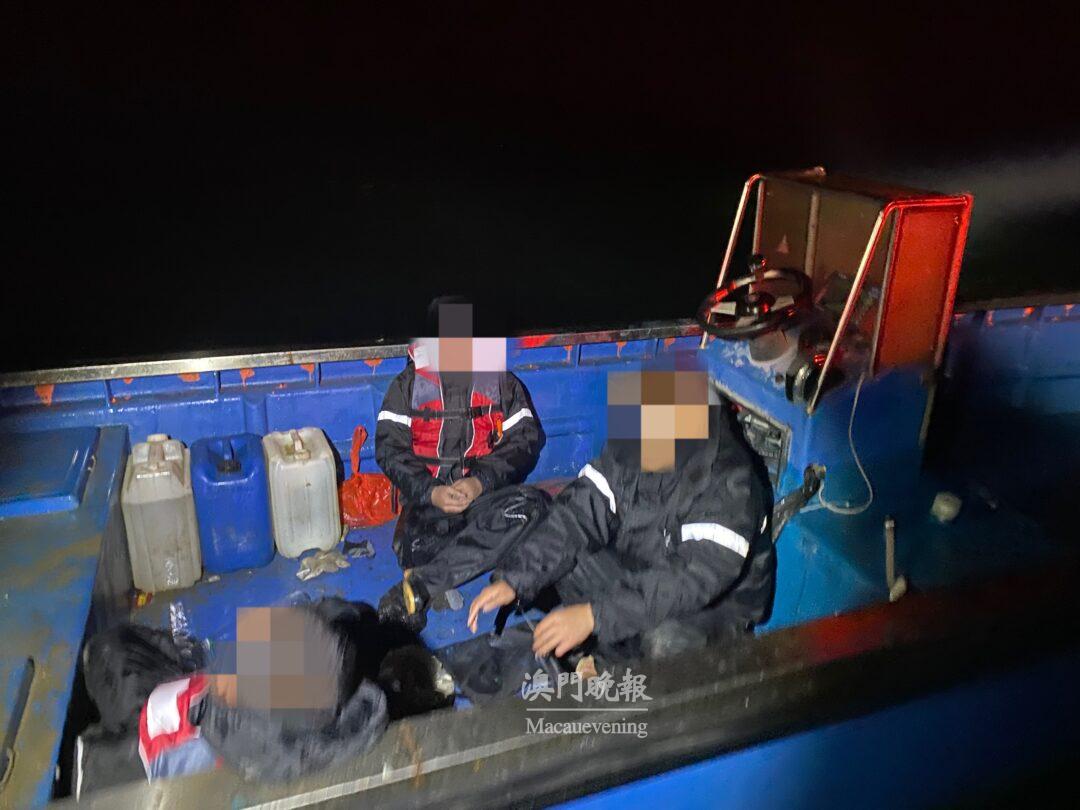 關員截獲可疑快艇及艇上3名協助偷渡人士(2月15日案件)