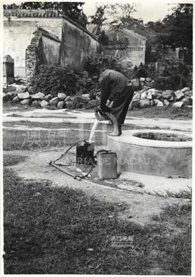1930年代的水井，嘉德禮攝。