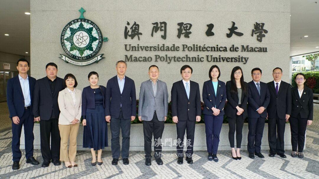 中央廣播電視總台亞太總站召集人曹毅（左六）一行到訪澳門理工大學