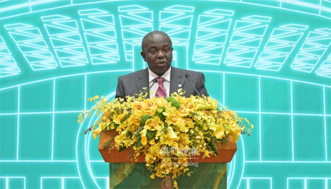 幾內亞比紹經濟、計劃與區域一體化部部長蘇亞雷斯·桑布在中葡論壇第六屆部長級會議開幕式上致辭。