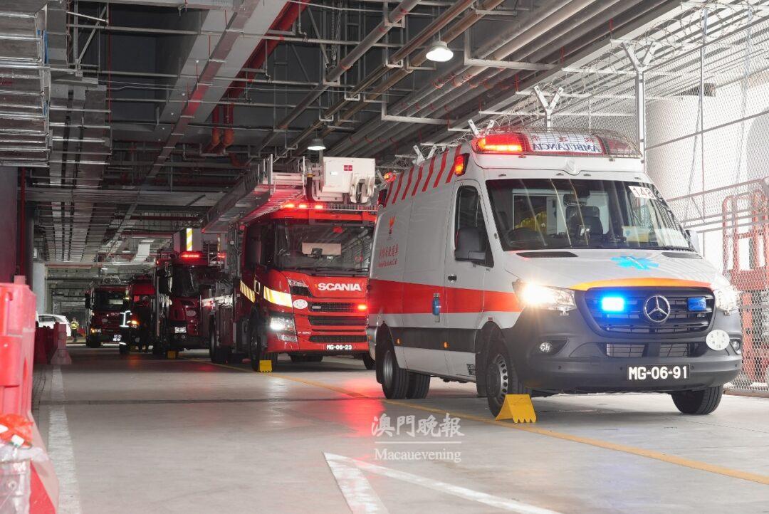 澳門消防局派遣緊急救援車輛及人員到場展開救援工作